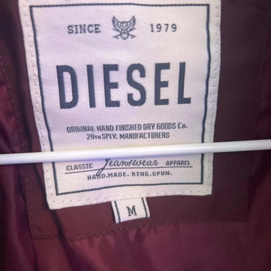 Vinröd pufferjacka med fuskpäls från Diesel - 4