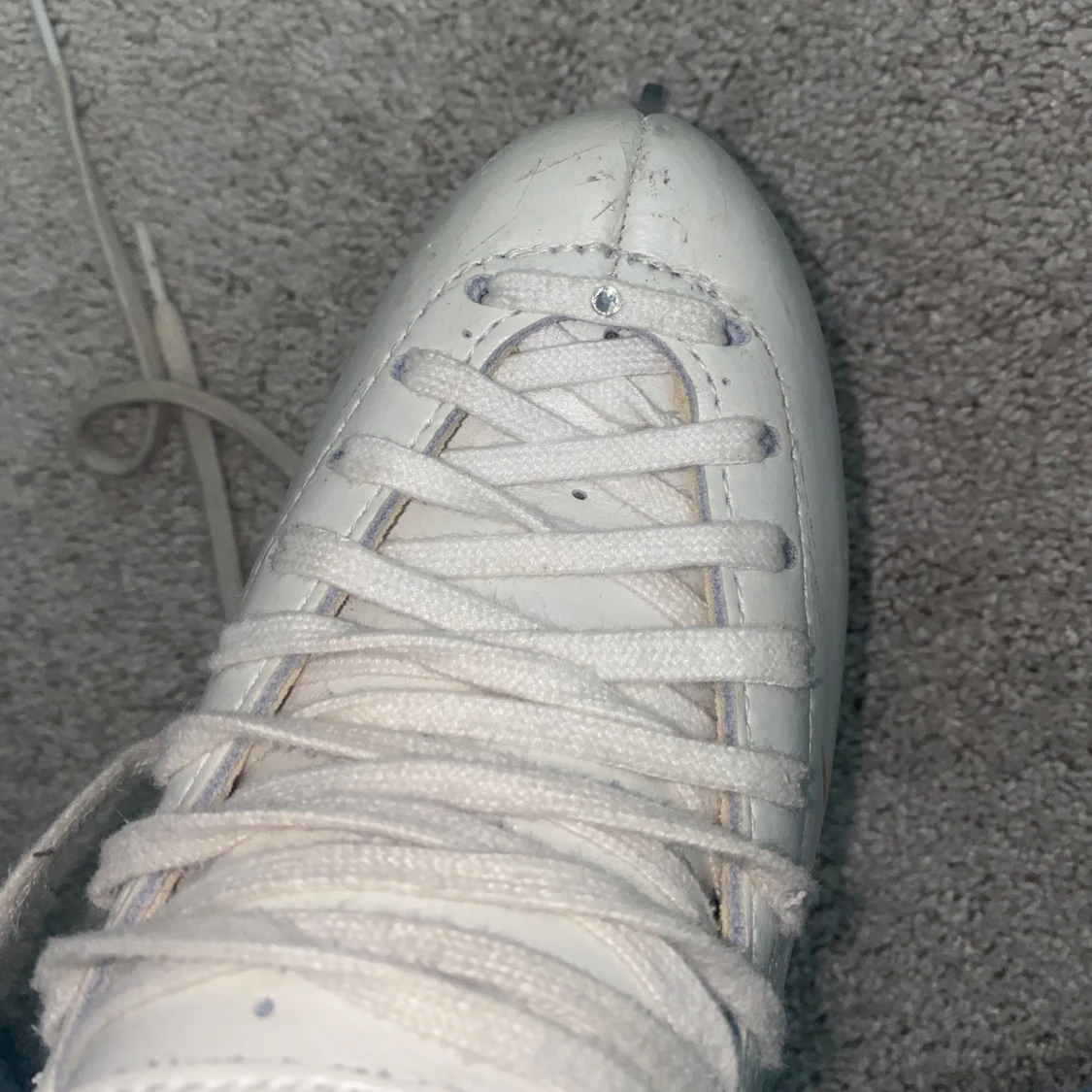 Vita konståkningsskridskor från Edea - 1