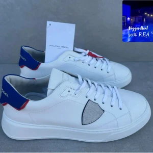 Philippe model trainer ( HELT NYA ) - ett par riktigt stil rena trainers || perfekta nu till mot våren| strlk 45 || skicket är 10/10 ( HELT NYA ) || box  och tag medföljer || hör av er vid intresse!! ( från 2299kr till 1840kr )