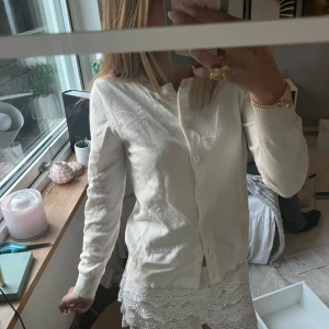 Vit kofta - Fin kofta, nyskick aldrig använd💕