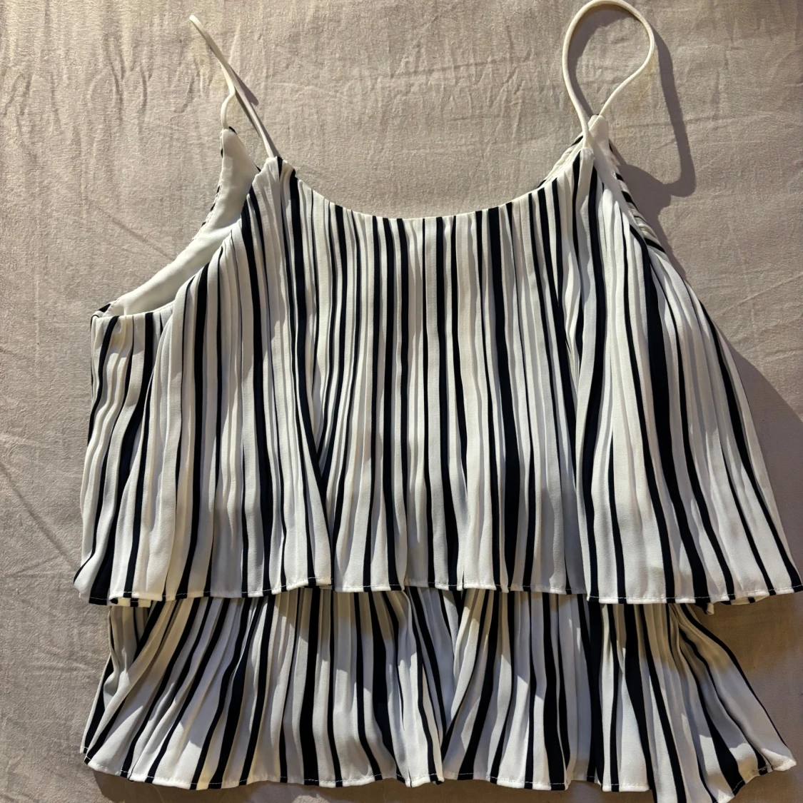 Randig volangtopp från BikBok - 1