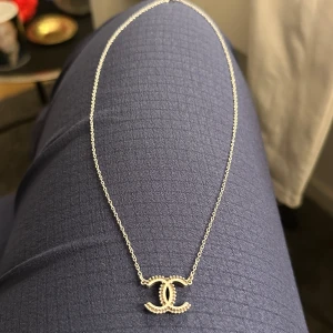 Halsband  - Fin halsband nytt skick i äkta silver