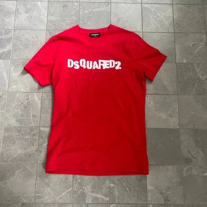 Dsq2 tröja. - Tja! Säljer nu denna sjukt fetta thisa från dsquared2. Tröjan är i nyskick! Hör av dig vid minsta fundering 😃