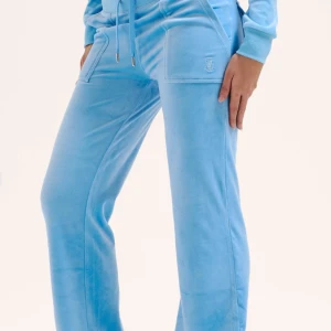 Juicy couture  - Säljer dessa i ljus blå då de inte kommer till andvändning, pris diskuteras, bara testade så som nya, vid intresse hör av dig så får du bilder på de ❤️