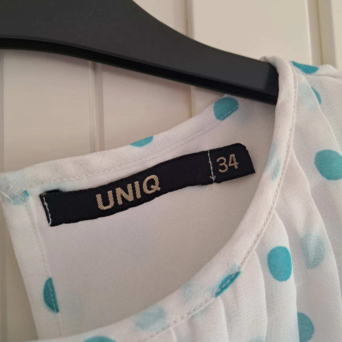 Vit prickig kortklänning från UNIQ - 1