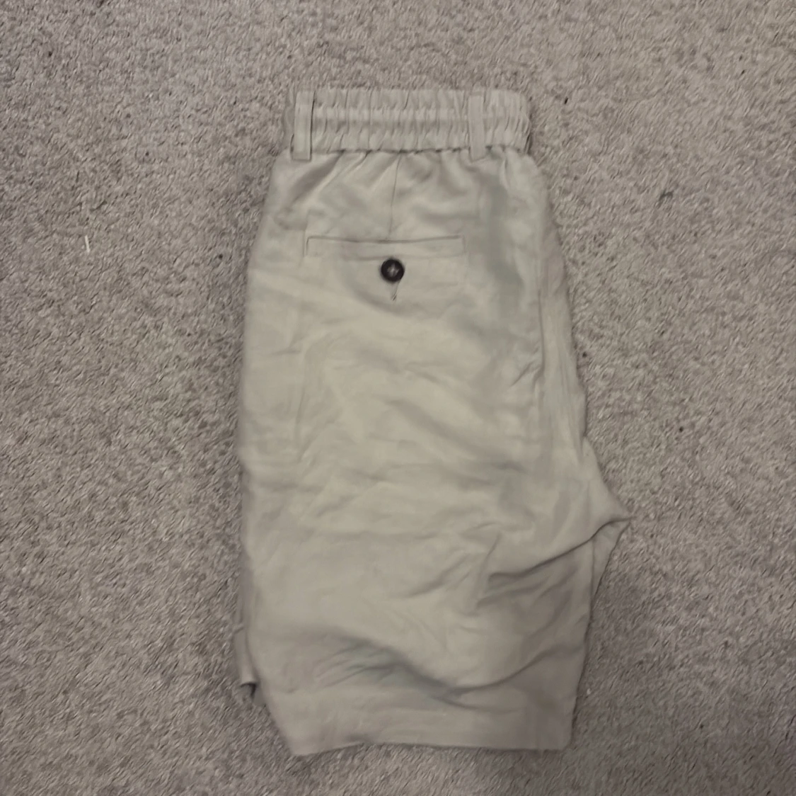 Beige linneshorts med snörning - 1