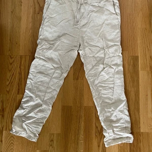 Linnebyxor - Linnebyxor i storlek L från H&M. Behöver dock strykas😅