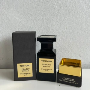 Tom Ford Tobacco Vanille parfym - Säljer en jätte gott luktat tom ford parfym som jag använt sparsamt och varit försiktig med den. Jag är student och kan jätte gärna använda mig av pengarna till något annat ist. Priset kan även diskuteras vid snabba affär