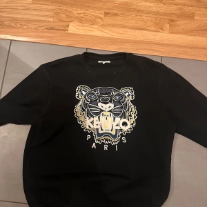 Svart Kenzo sweatshirt - Svart sweatshirt från Kenzo. 300kr