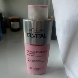 L'Oréal Paris Elvital Glycolic Gloss Shampoo - Säljer L'Oréal Paris Elvital Glycolic Gloss där e 175 ml kvar av flaskan av 200 ml🩷