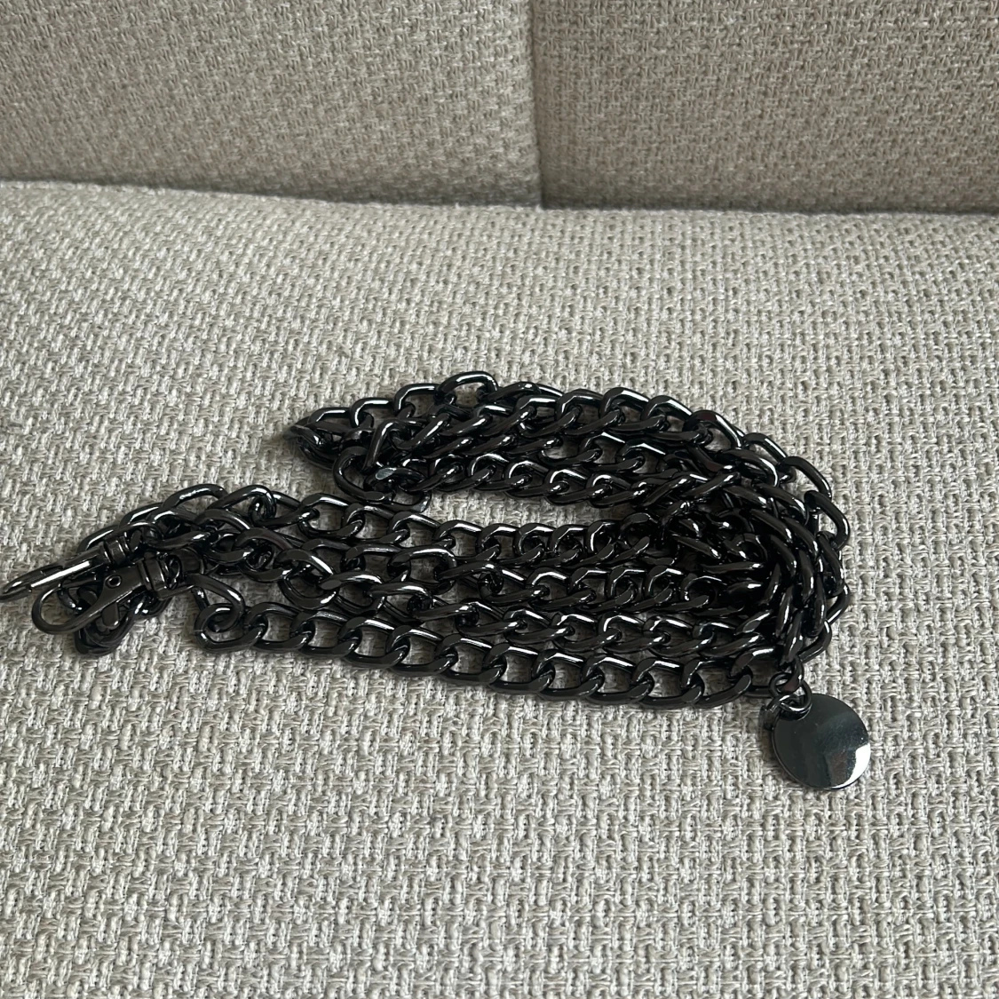 Mörkblå Tiamo axelväska med kedjedetaljer - 4