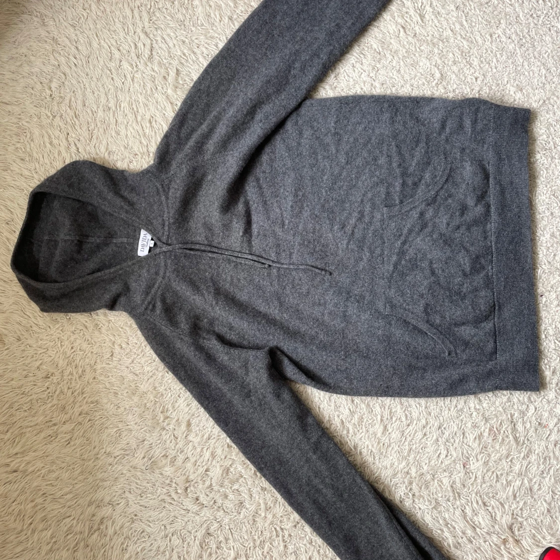 Grå hoodie i kashmir från Davida - 1