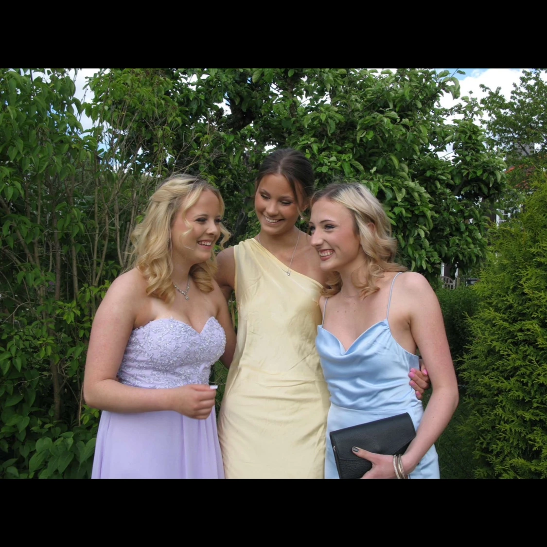 Ljusgul långklänning med oneshoulder