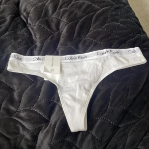 Calvin Klein string trosor  - Råkade köpa fel storlek, är helt oanvänd så säljer den här :)