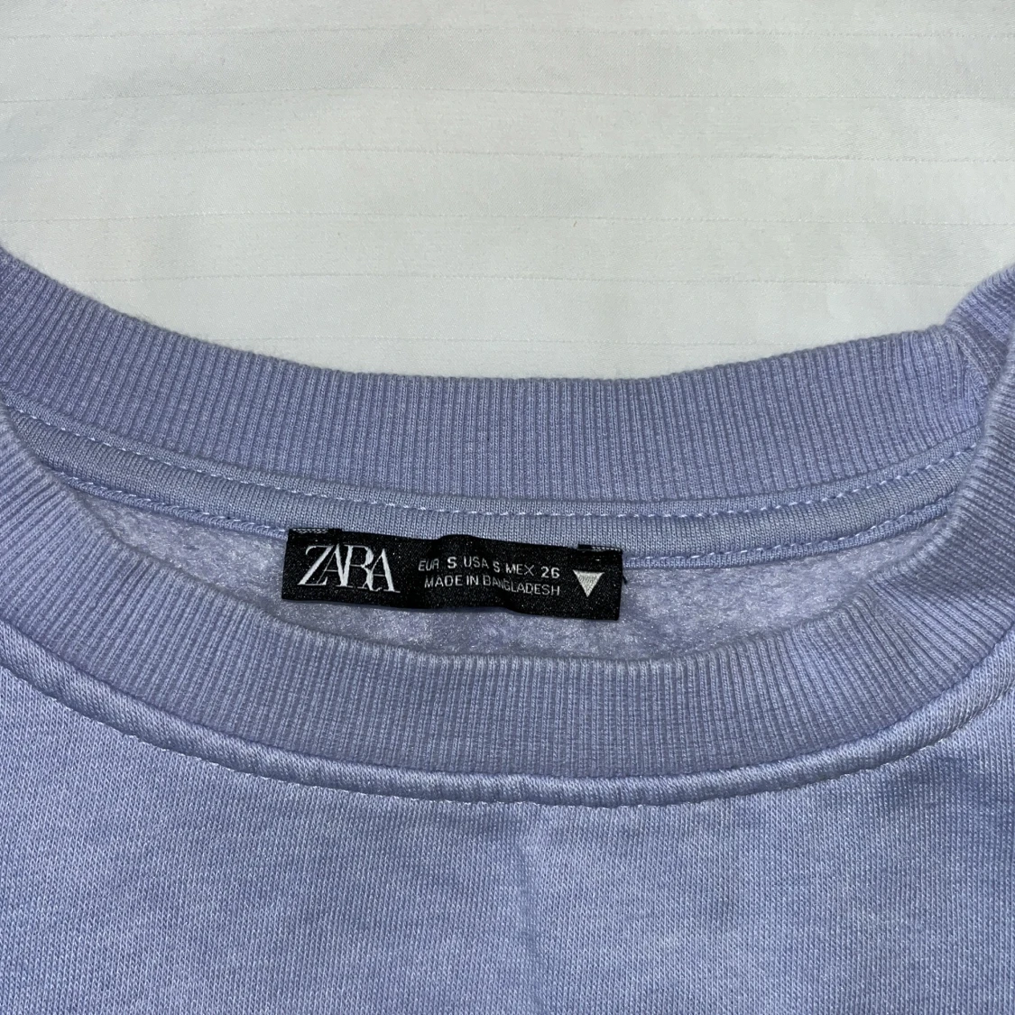 Ljuslila croppad sweatshirt från Zara - 1