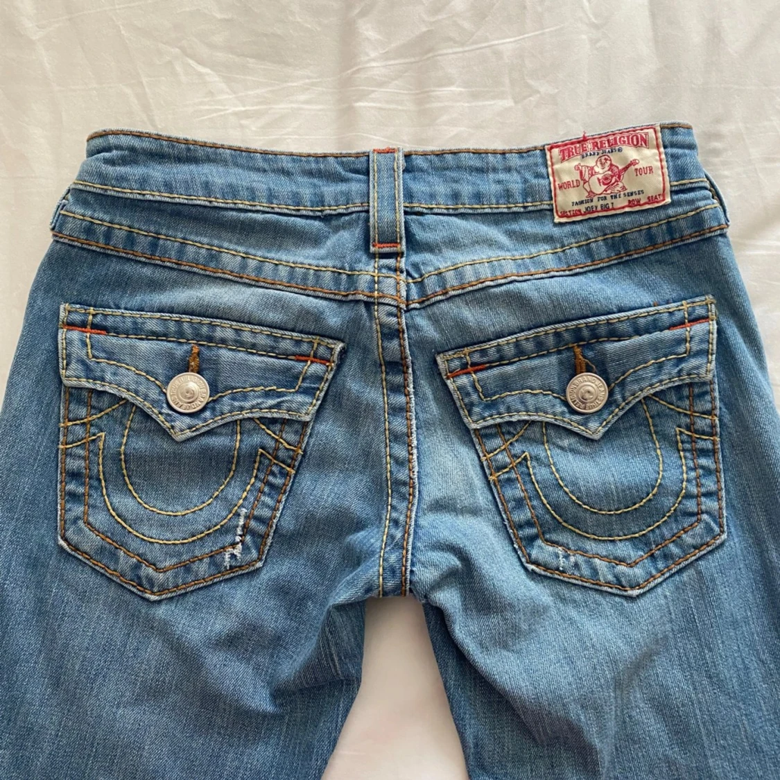 Blå bootcut jeans från True Religion