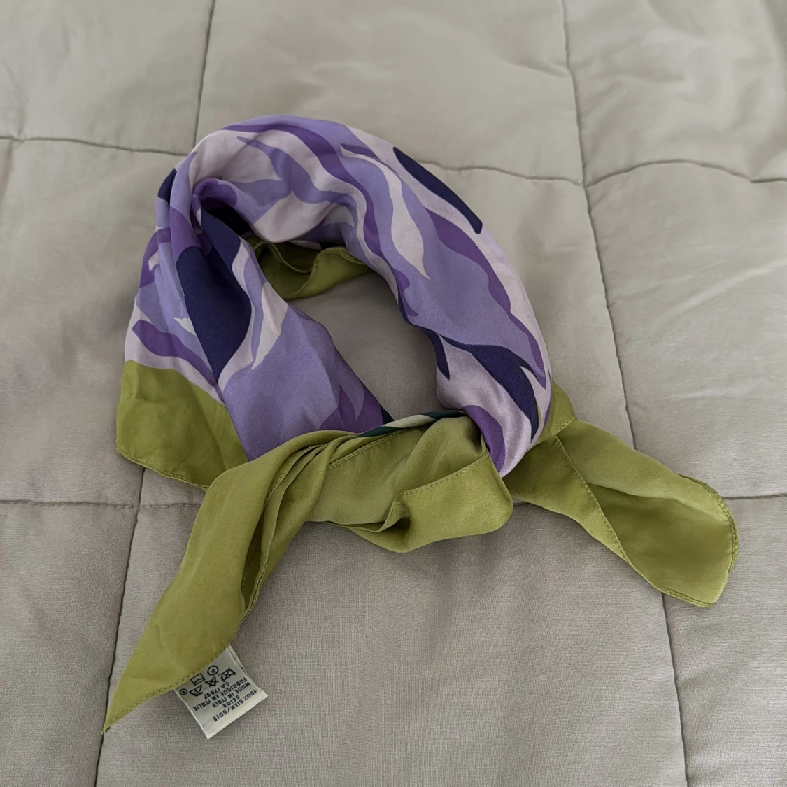 Blommig sidenscarf från GAP