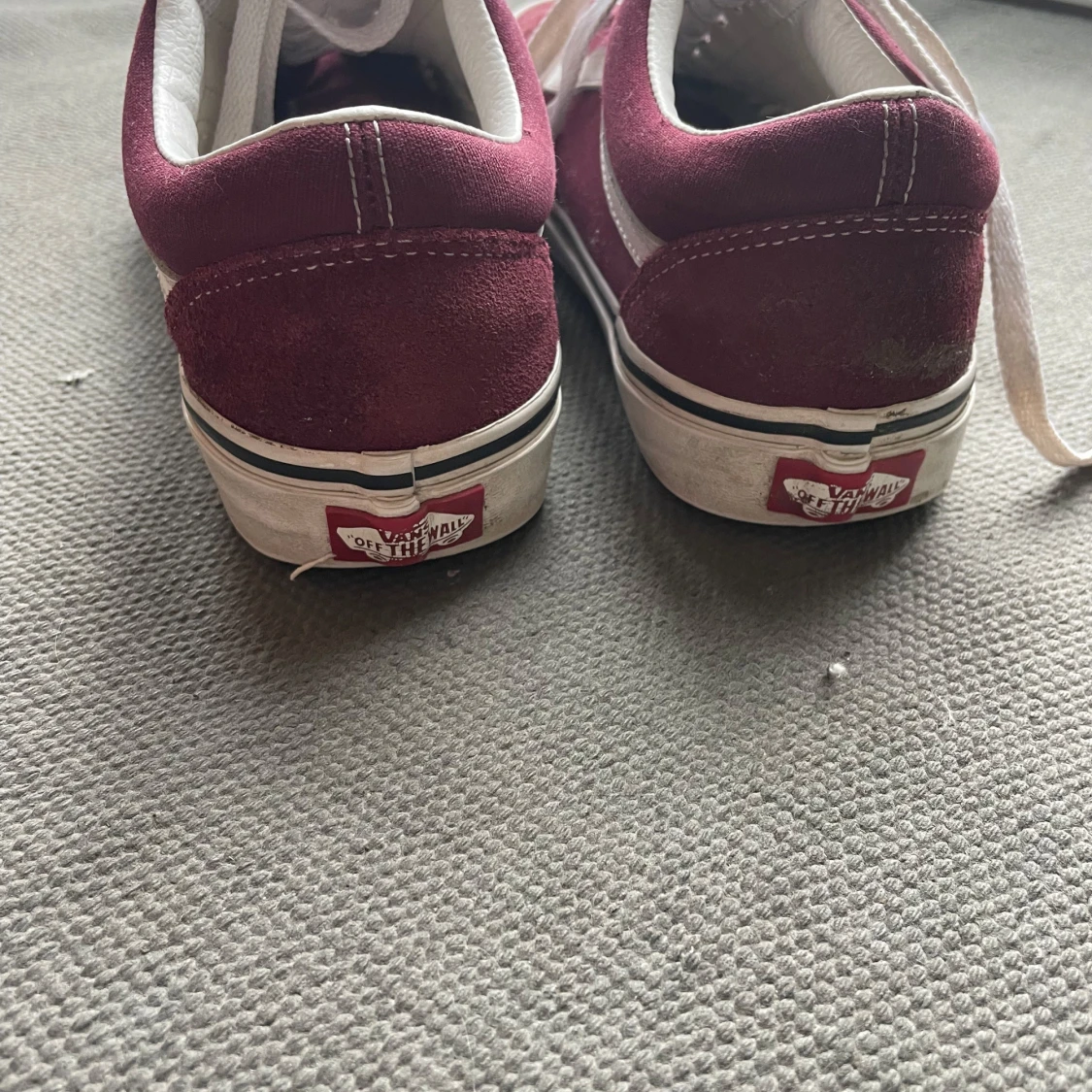 Vinröda vans skor - 2