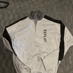 Replay zip up - Oklar storlek men passar S/M