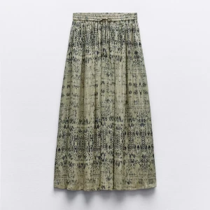 Grön långkjol - Grön långkjol från zara i nyskick🥰