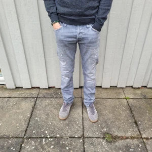 Jack & Jones jeans  - Jack & Jones jeans - Modell: Slim/Glenn - Storlek: W28/L32 - skick: 9,5/10 - Nypris runt 800kr