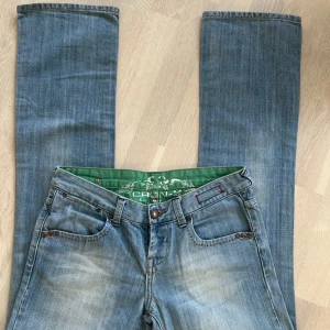 Bootcut jeans  - Bootcut/ straight low waist jeans                                W29 L34.         Midja 39. Innerben 85.                       Inga defekter 