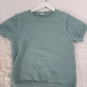 Turkos stickad trekvarts tröjan💓 - Tröjan är i jätte skönt material och är inte andvänd 💓