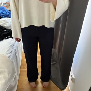 Kostymbyxor  - Superfina kostymbyxor från madlady. Jag är 174 cm och de är långa på mig. 