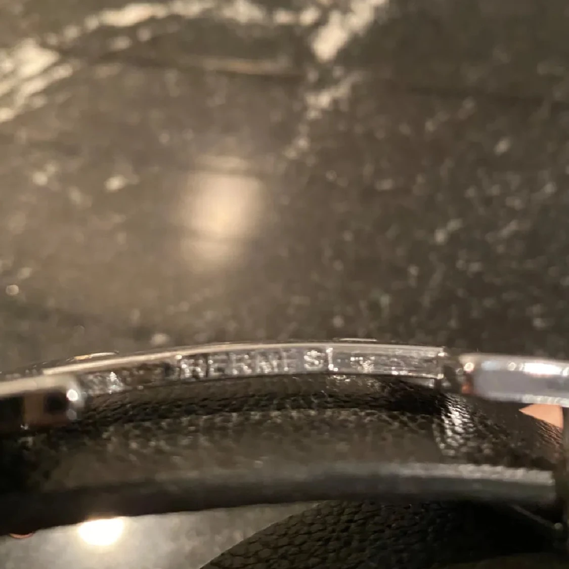 Svart skärp med H-spänne  - 1