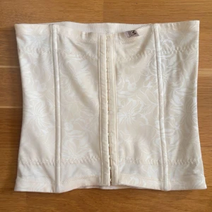 Korsett topp - Korsett topp från maidenform, i nyskick