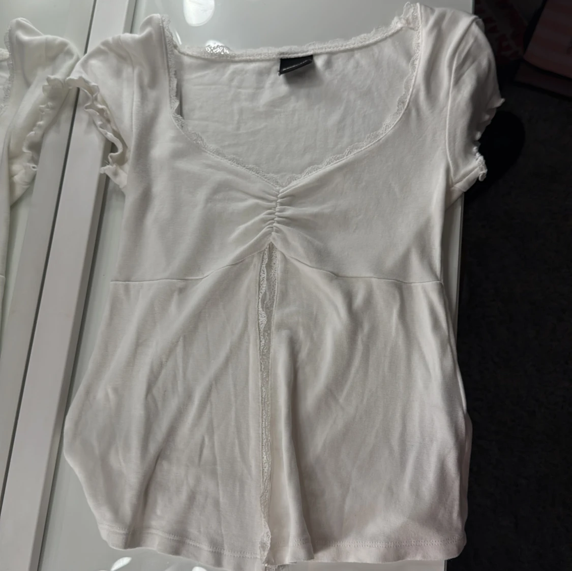 Vit kortärmad topp