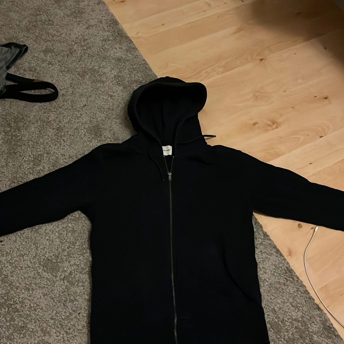 Mörkblå hoodie med dragkedja