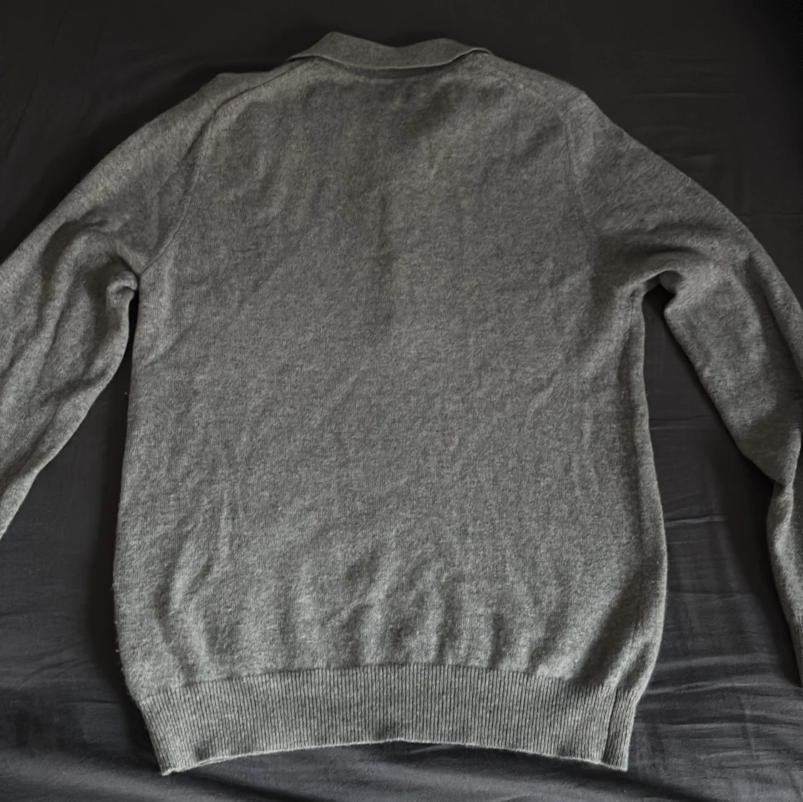 Grå långärmad pikétröja - 1