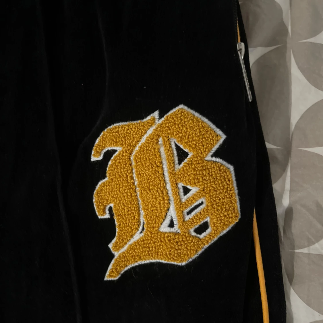 Svarta mjukisbyxor från boohooMAN - 1