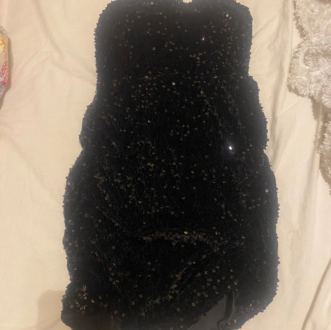 Svart paljettklänning