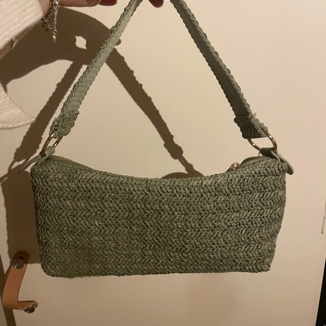 Grön axelväska med dragkedja  - 1