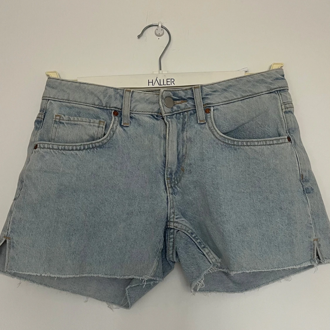 Ljusblå jeansshorts Low