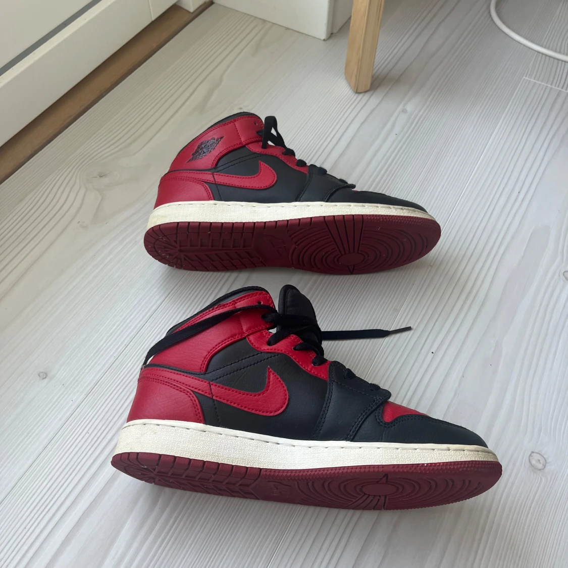 Nike Air Jordans Mid - 3