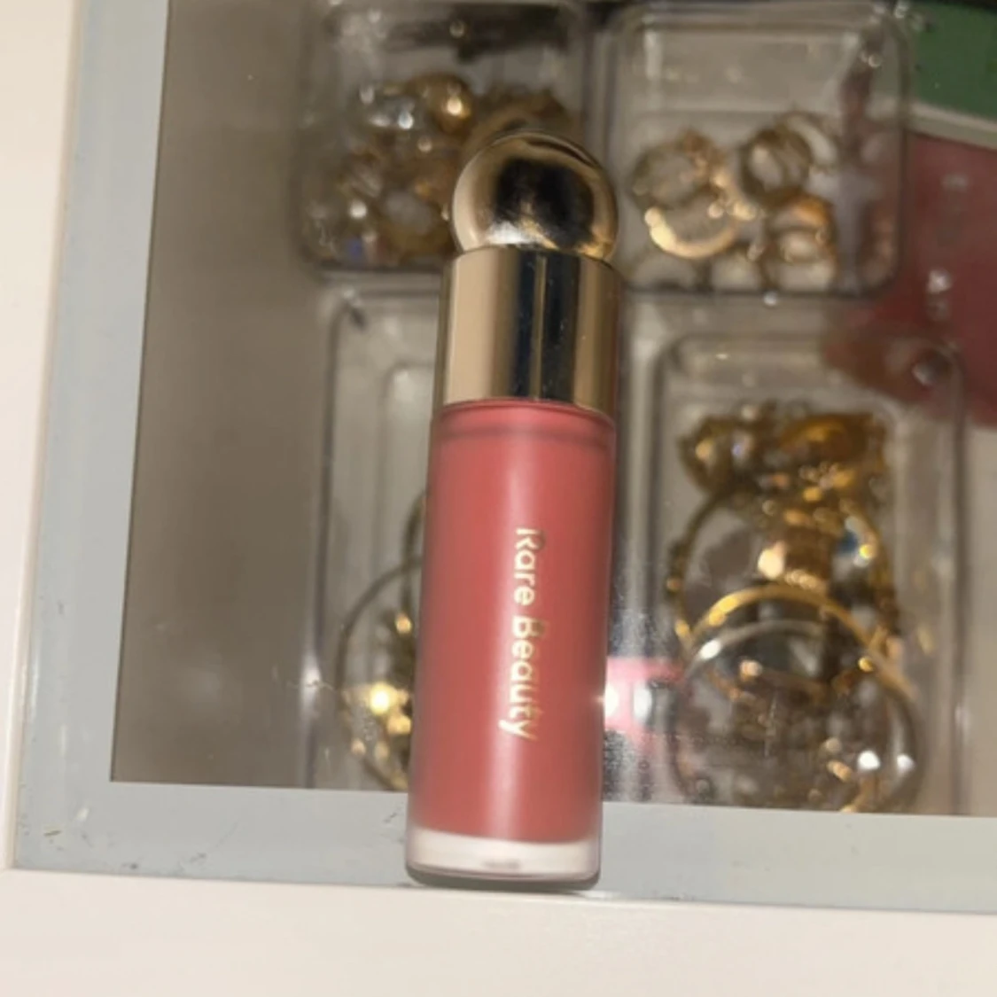 Flytande rouge från Rare Beauty