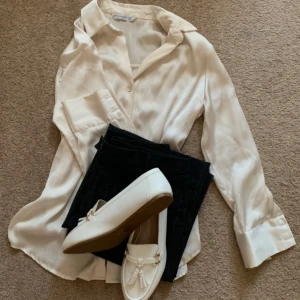 Satin skjorta - Satin skjorta använd 2 ggr🤍