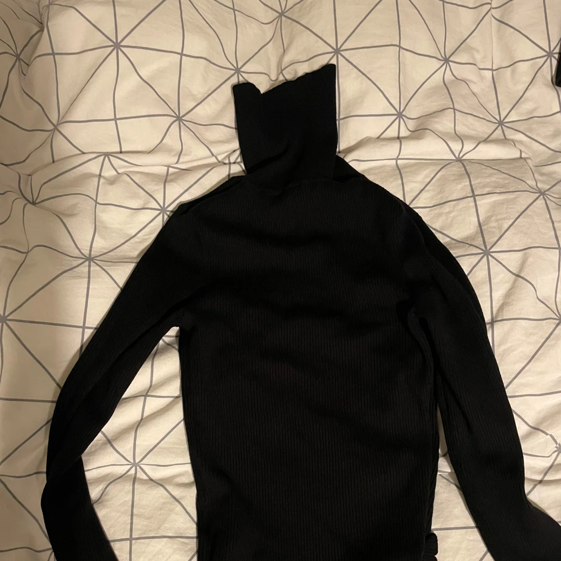 Svart ribbad polotröja - 1