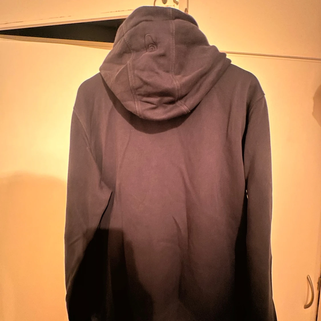 Marinblå hoodie från Sail Racing - 1