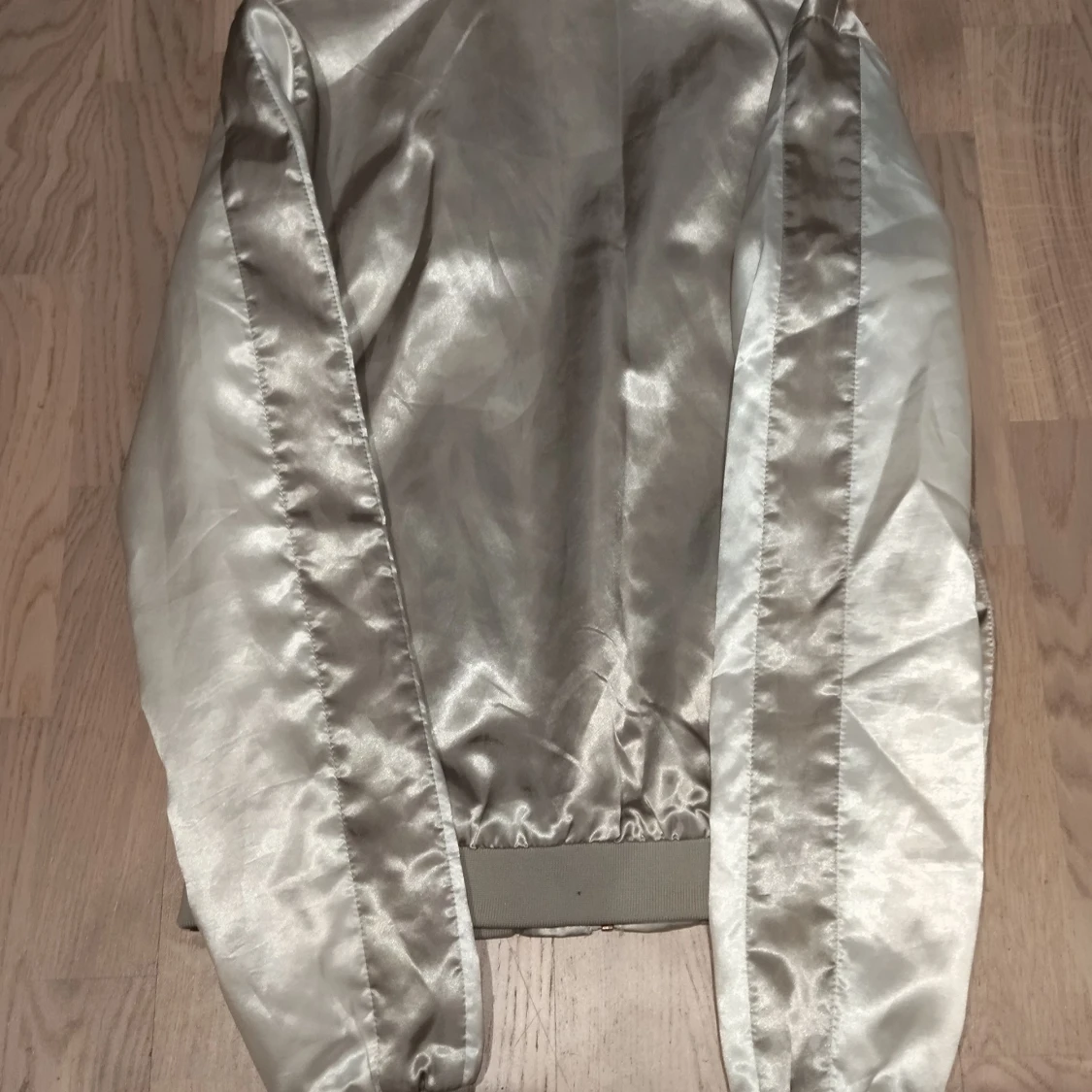 Beige bomberjacka från NEU - 2