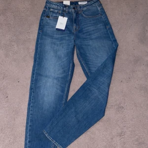 Tiger of Sweden jeans - Tjenare, säljer nu ett par helt nya Tiger of Sweden byxor strl W25, L30. Bp de var för små och har ej kvittot. Nypris1499-1799kr. Hör av er vid frågor! 