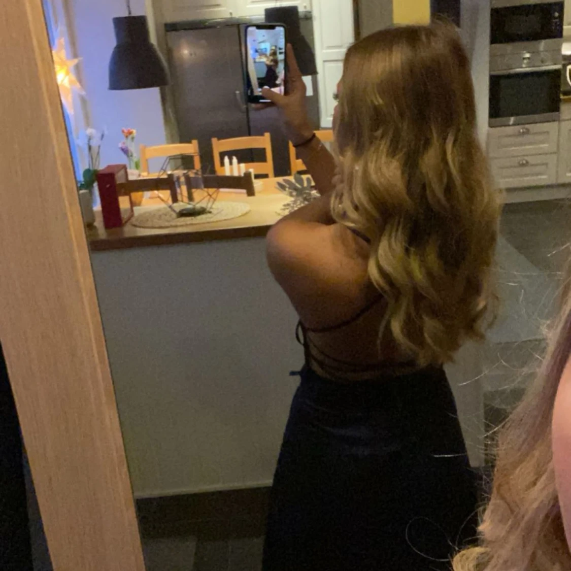 Marinblå balklänning med öppen rygg - 4