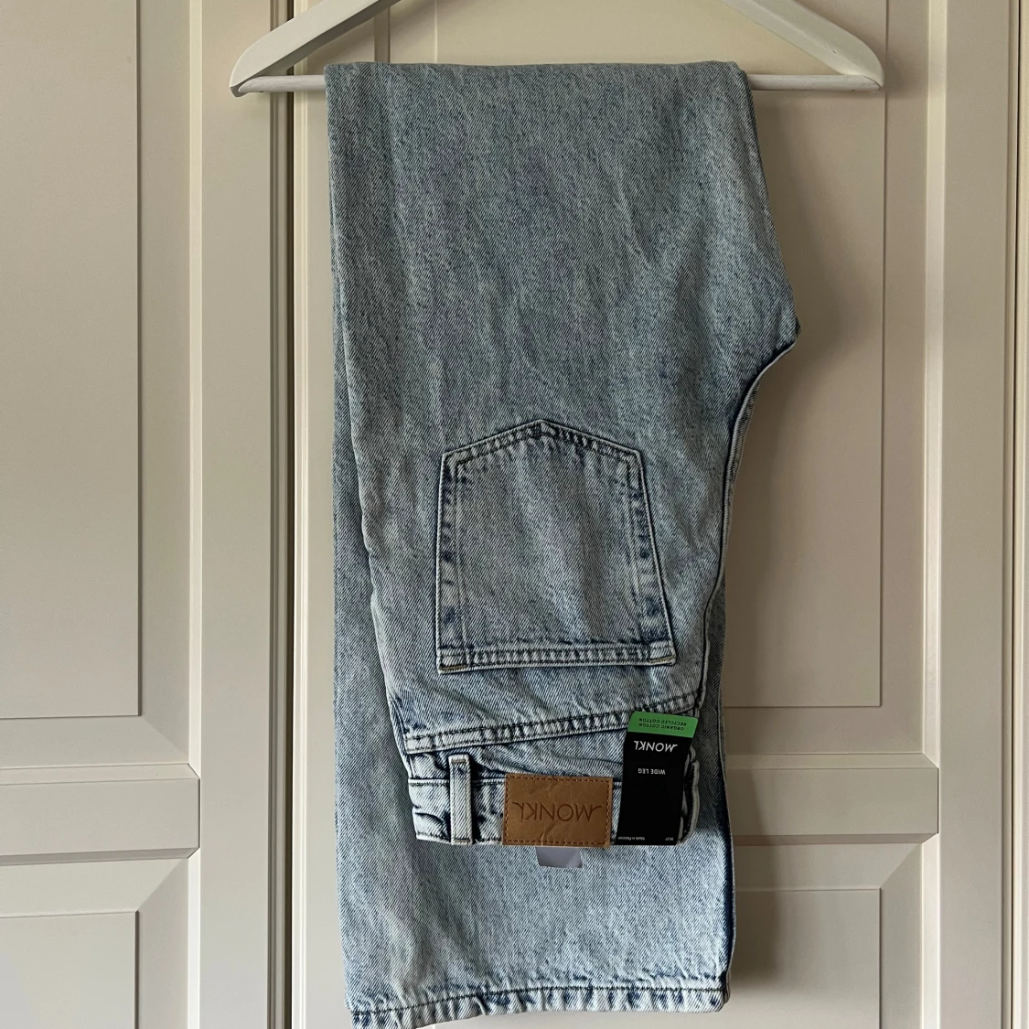 Ljusblå jeansbyxor från Monki - 1