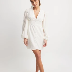 Student klänning  - Super söt klänning från NA-KD med prislappen fortfarande på!🩷