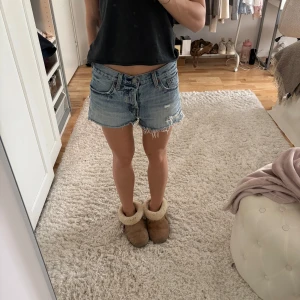 Jeans shorts från Levi’s  - Blåa jeans shorts från Levi’s i storlek w27 med midjemått 39 rakt över