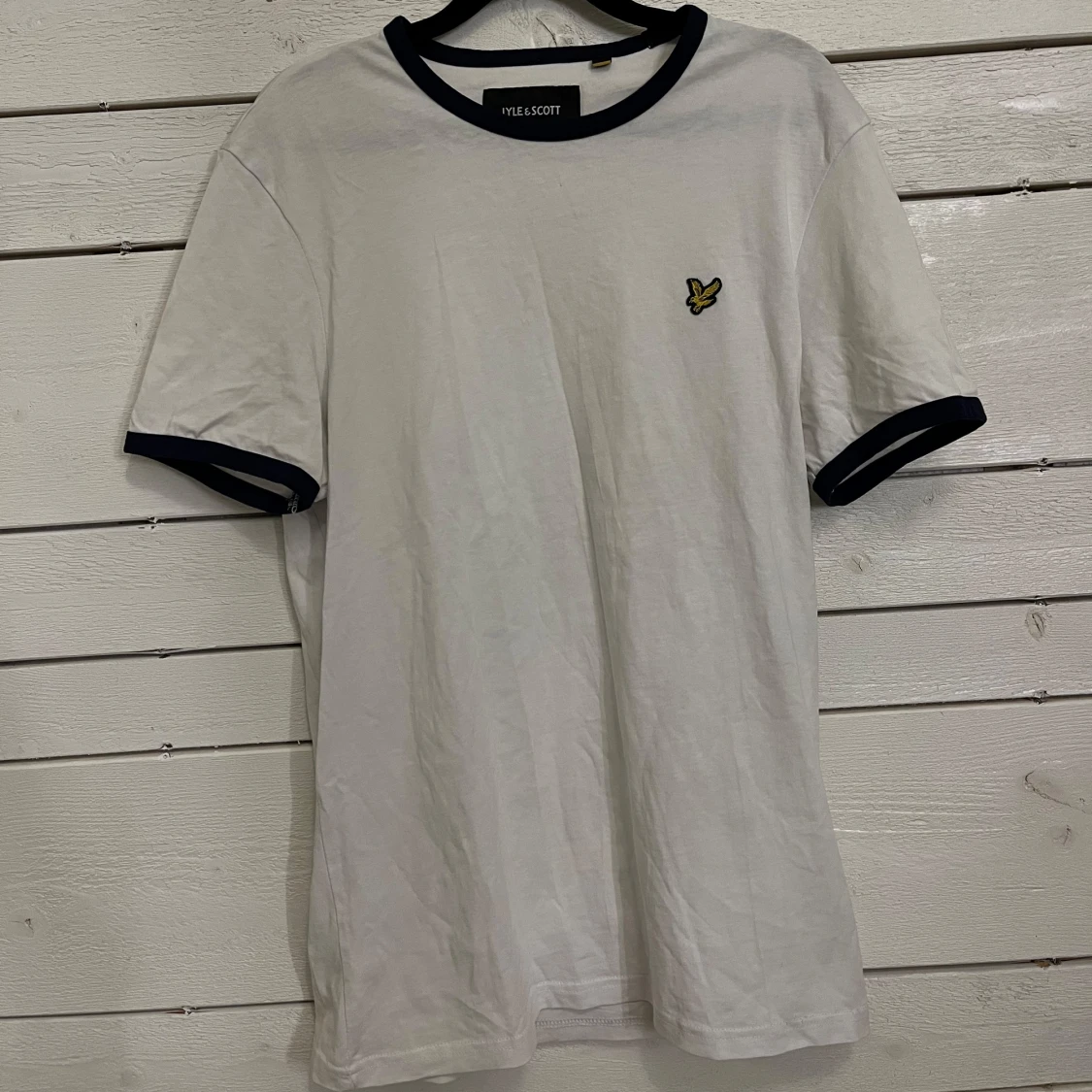 Vit t-shirt från Lyle & Scott - 1