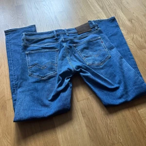 Replay jeans  - Schysta Replay jeans de är helt nya endast prövade, de bara hojta till vid frågor osv!!